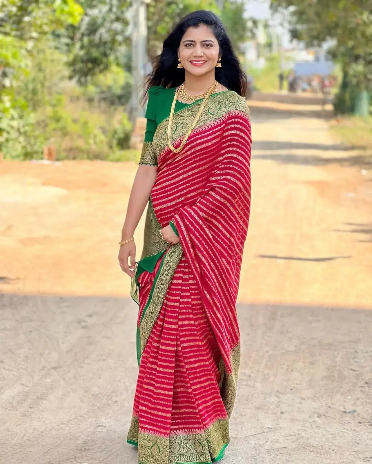 INDIAN TV ACTRESS SHIVA JYOTHI IMAGES IN TRADITIONAL RED SAREE 2